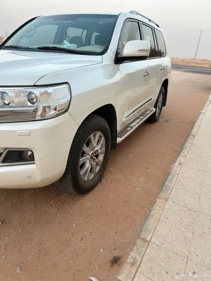 لاندكروزر 2016 فل كامل ماشي250 المكينه 8 سرندل شرط 0