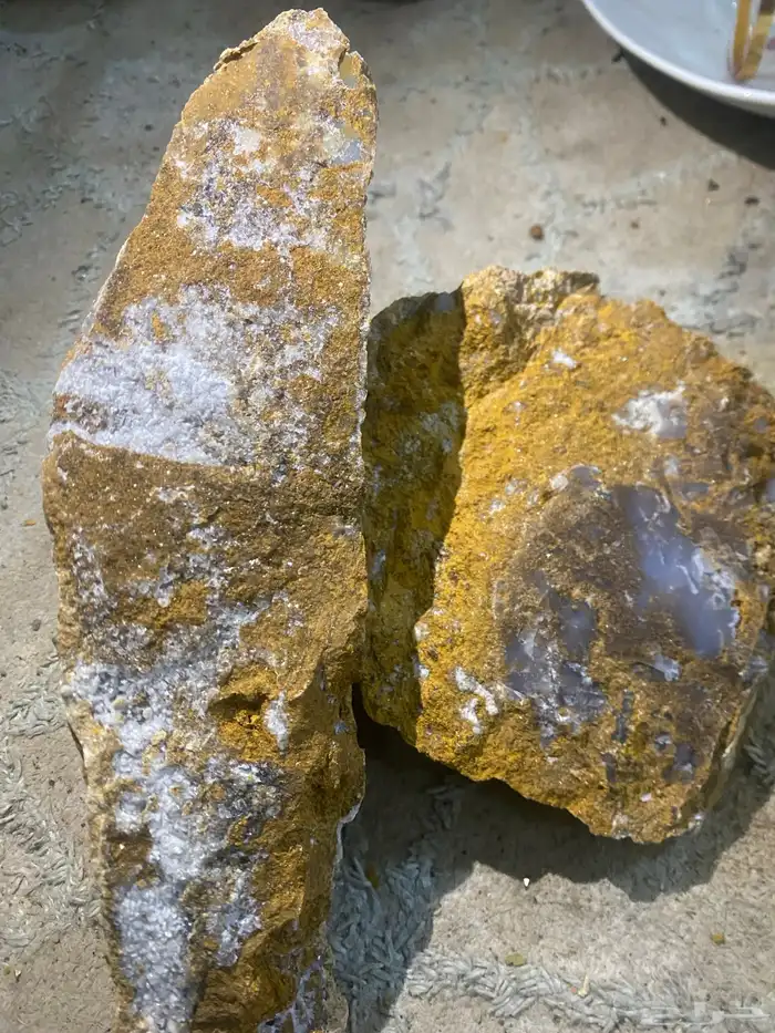 حجر به ذهب وحجر كريم الكالسدوني الأزرق 1