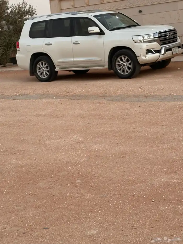 لاندكروزر 2016 فل كامل ماشي250 المكينه 8 سرندل شرط 3