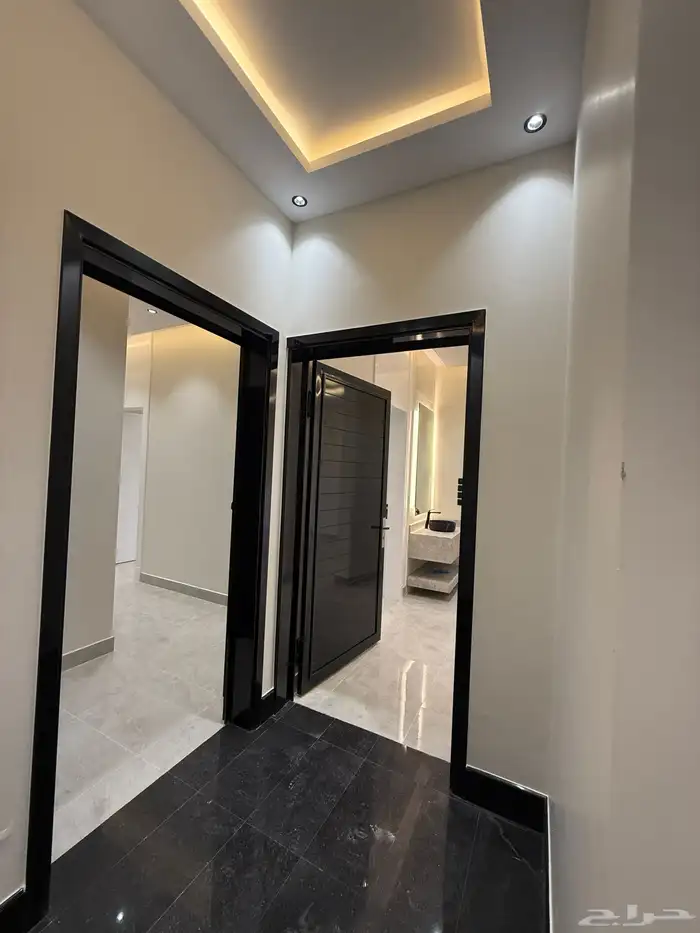 للبيع ادوار علويه وادوار ارضيه بمساحات كبيره بدرة المحاله 24