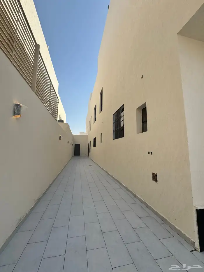 تاون هاوس مساحه واسعه 311م في عكاظ سعر880 الف 1
