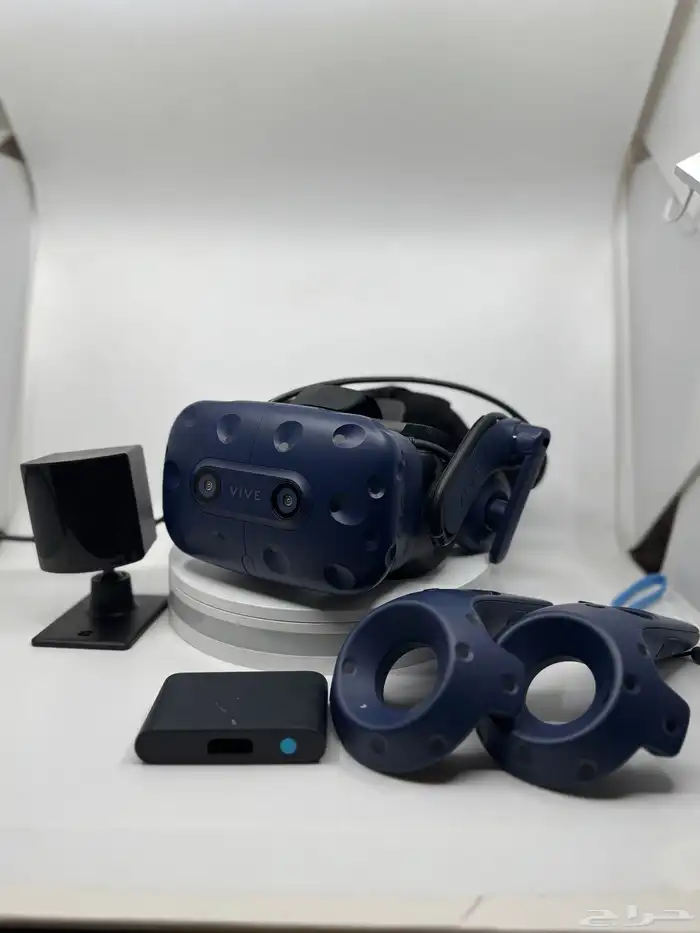 للبيع نظارة واقع افتراضي HTC Vive Pro مع وحدات التحكم 1