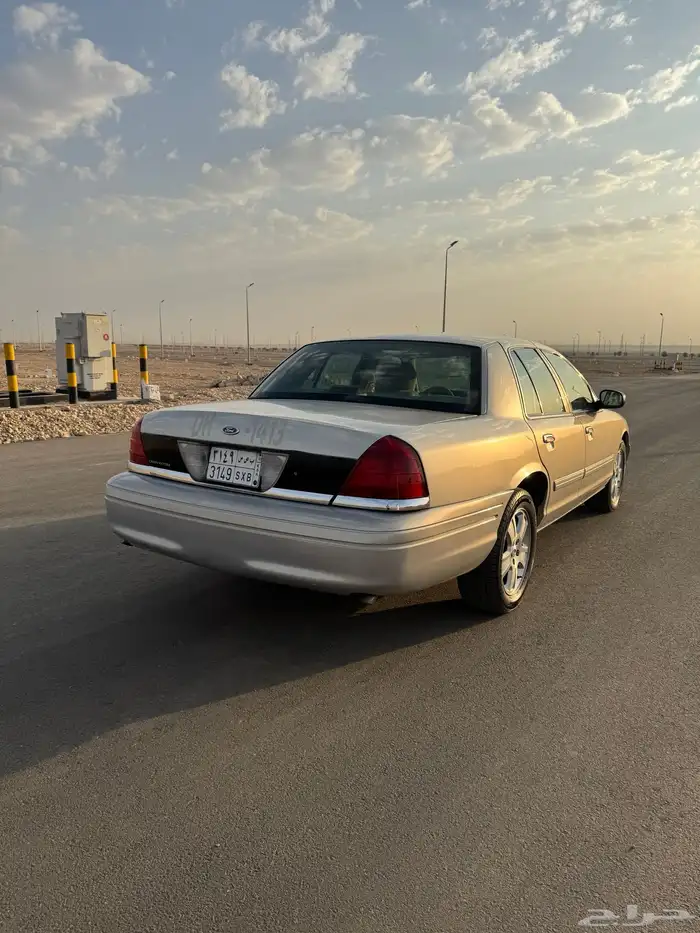 فورد كراون فكتوريا سعودي 2011 0