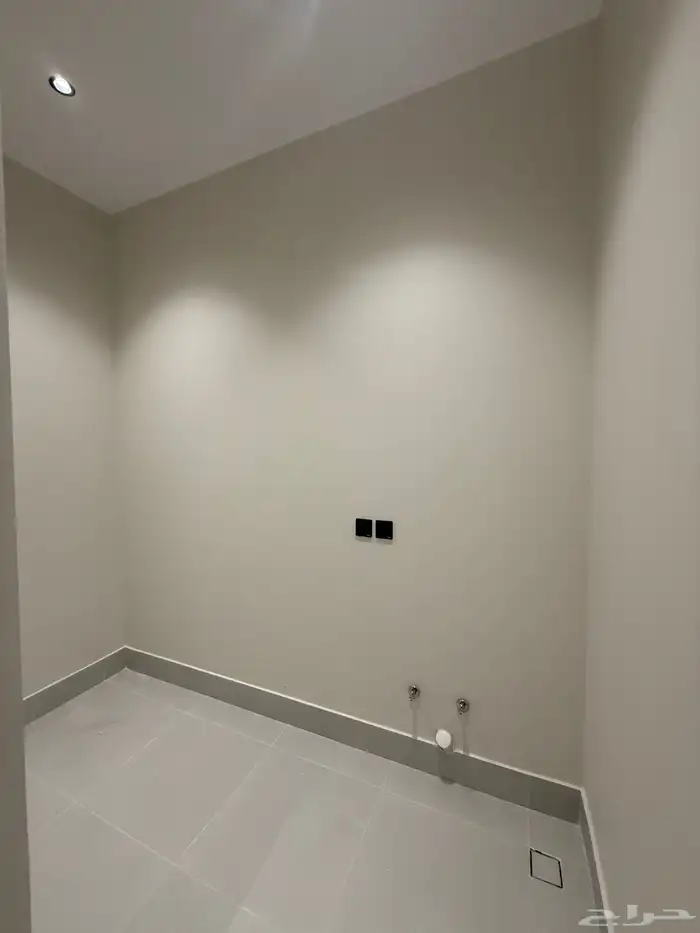 للبيع ادوار علويه وادوار ارضيه بمساحات كبيره بدرة المحاله 29