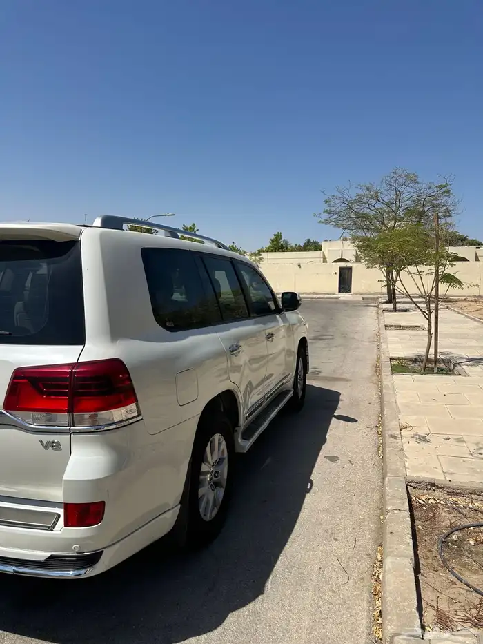 جيب لاندكروزر 2018 فل كامل الممشى 272000 5