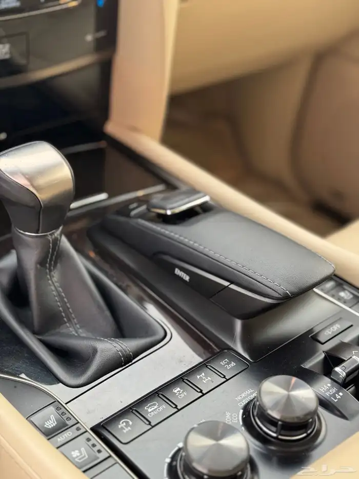 جيب لكزس LX570 S 2020 - عداد 75 الف فقط - مالك واحد 10