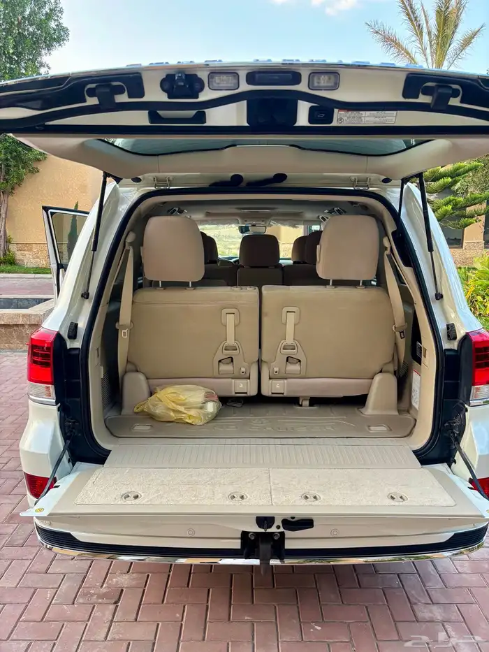 لاندكروزر2021 13