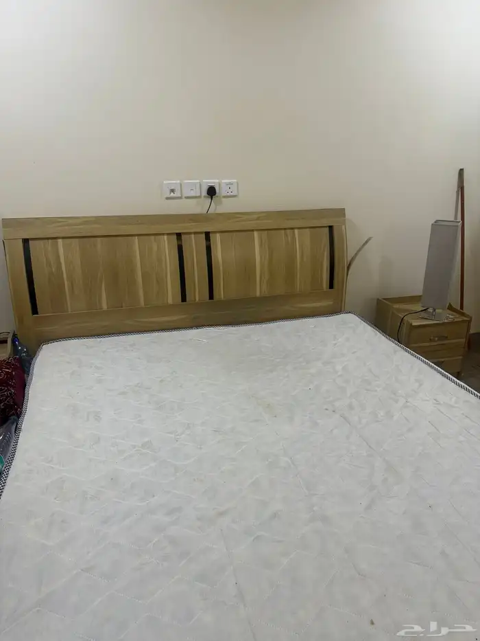 اثاث للبيع سرير كنب طاولة تلفزيون غرفة نوم كاملة دولاب 1
