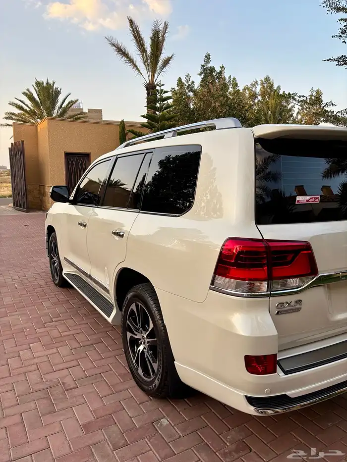 لاندكروزر2021 3