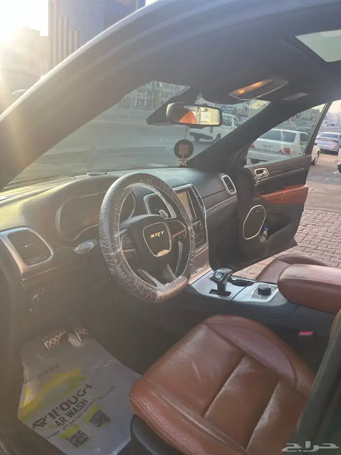جيب جراند شروكي 6.4 SRT 28