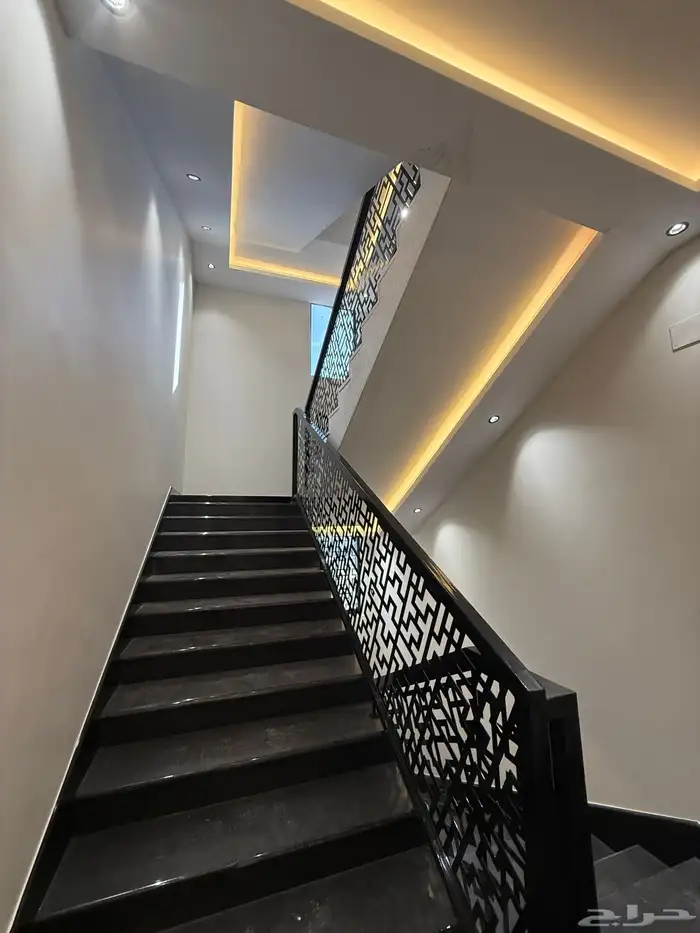 للبيع ادوار علويه وادوار ارضيه بمساحات كبيره بدرة المحاله 39