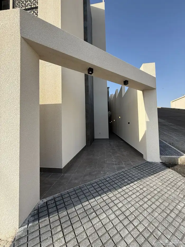للبيع ادوار علويه وادوار ارضيه بمساحات كبيره بدرة المحاله 2