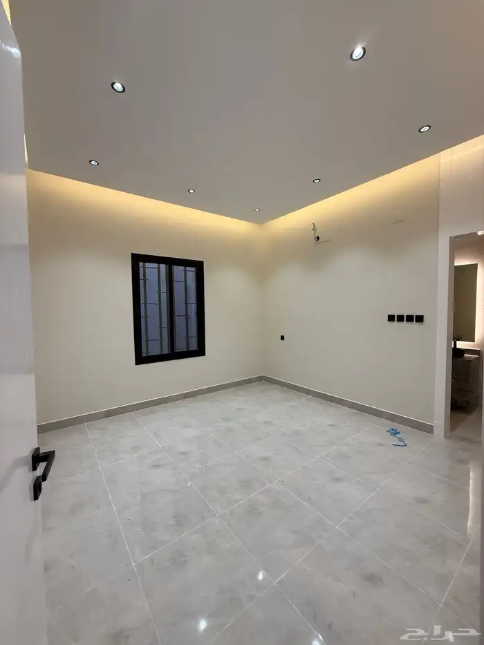 للبيع ادوار علويه وادوار ارضيه بمساحات كبيره بدرة المحاله 33