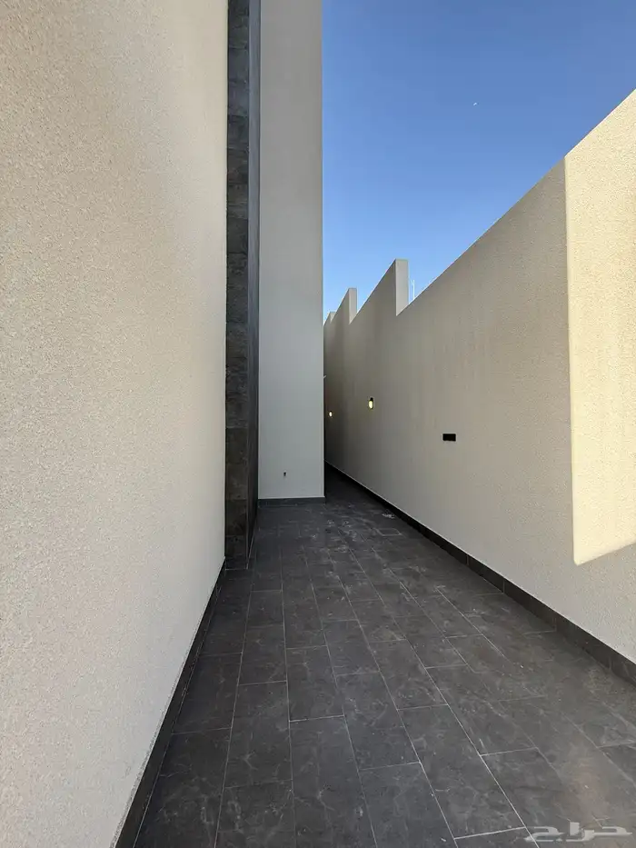 للبيع ادوار علويه وادوار ارضيه بمساحات كبيره بدرة المحاله 4