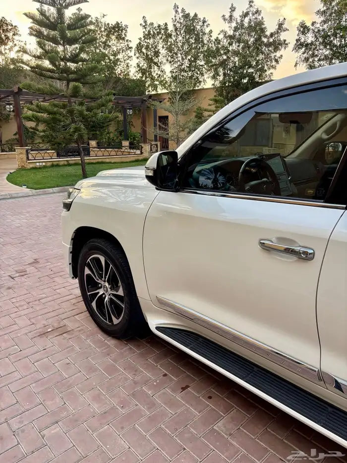 لاندكروزر2021 4