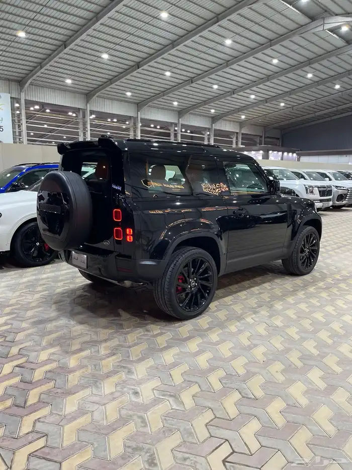 ديفندر V4 90 اسود 21 عداد 53 الف 4