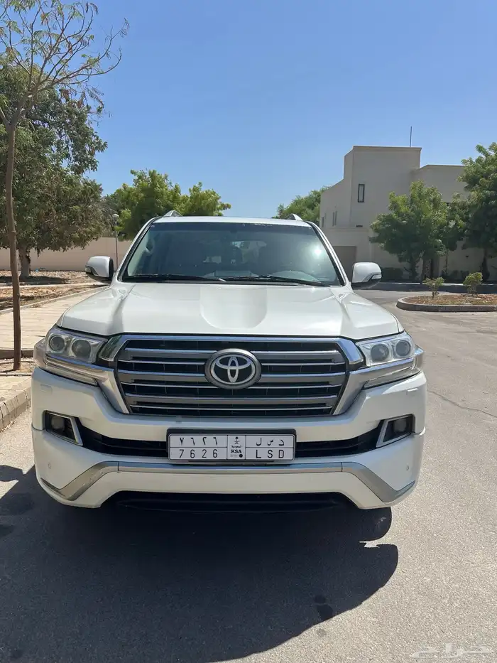 جيب لاندكروزر 2018 فل كامل الممشى 272000 0