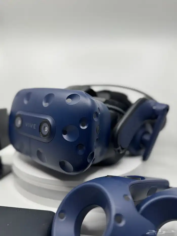 للبيع نظارة واقع افتراضي HTC Vive Pro مع وحدات التحكم 0