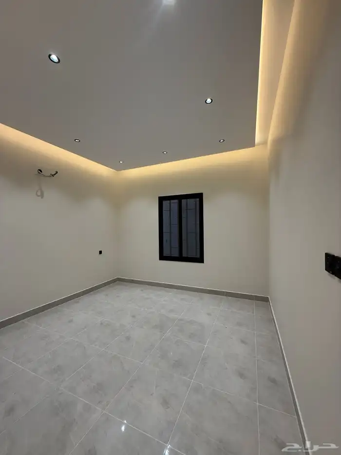 للبيع ادوار علويه وادوار ارضيه بمساحات كبيره بدرة المحاله 35