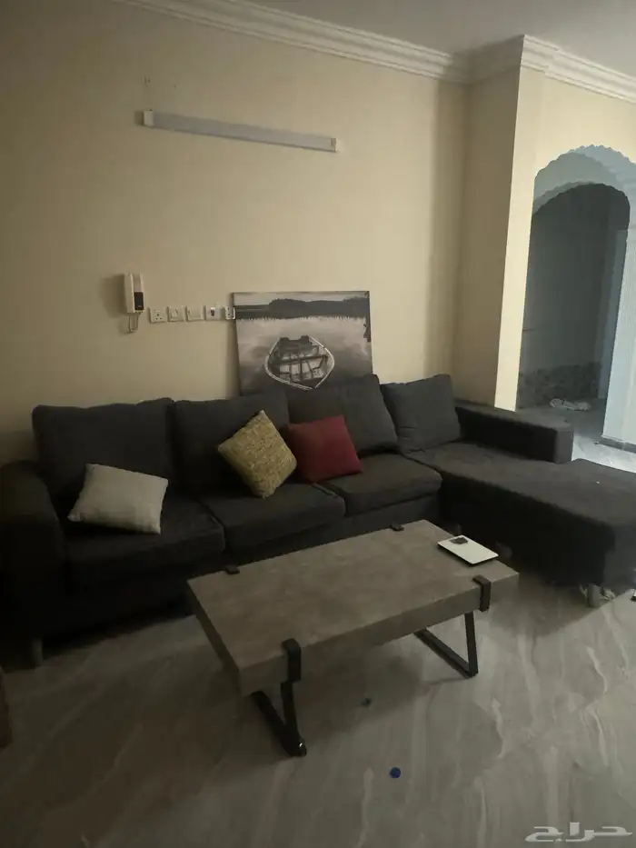 اثاث للبيع سرير كنب طاولة تلفزيون غرفة نوم كاملة دولاب 0