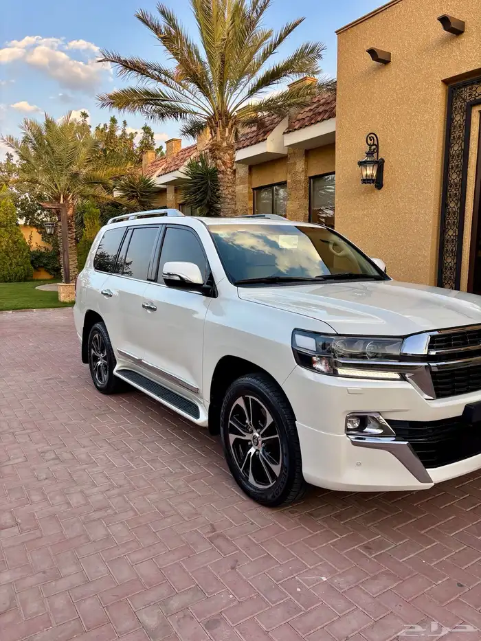 لاندكروزر2021 8