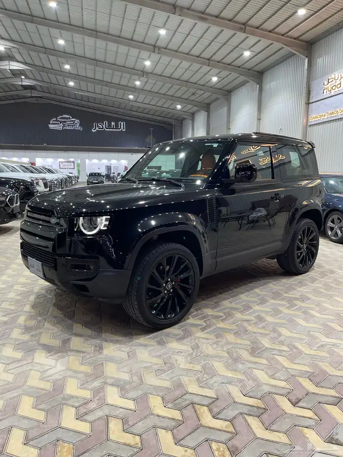 ديفندر V4 90 اسود 21 عداد 53 الف 1