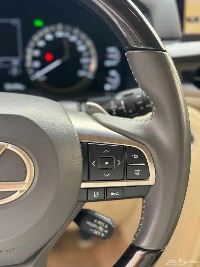 جيب لكزس LX570 S 2020 - عداد 75 الف فقط - مالك واحد 12