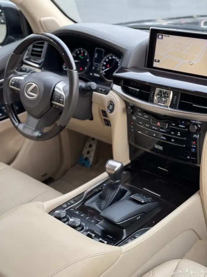 جيب لكزس LX570 S 2020 - عداد 75 الف فقط - مالك واحد 13