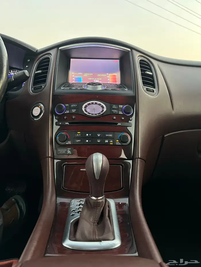 انفنتي QX50 2015 نظيفة عداد قليل 38