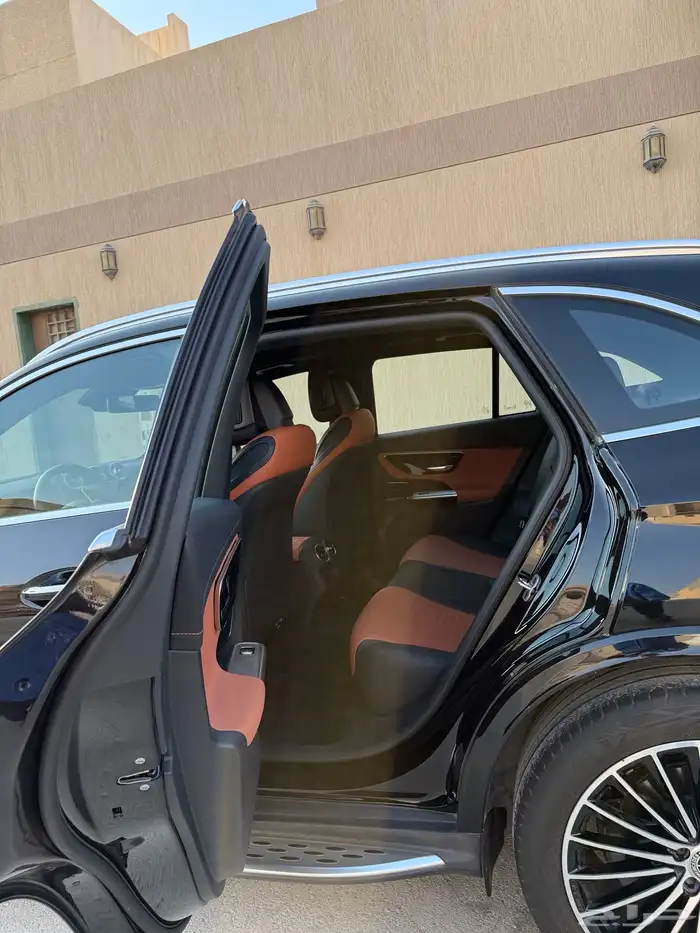 Mercedez SUV 8