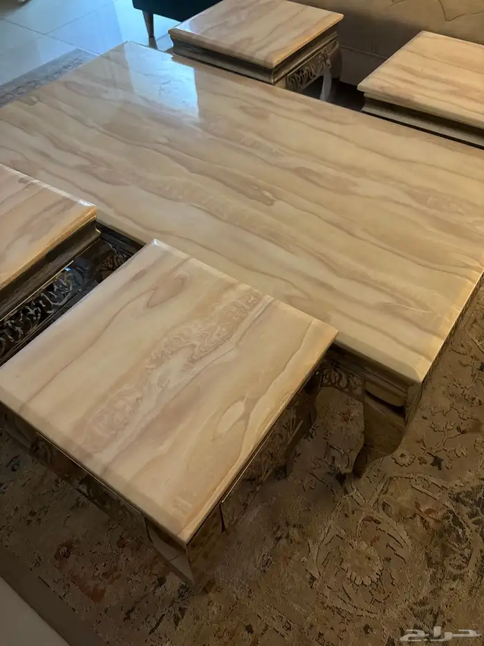 طاولة كبيره مع 6 خدمه استخدام نظيف جدا 0