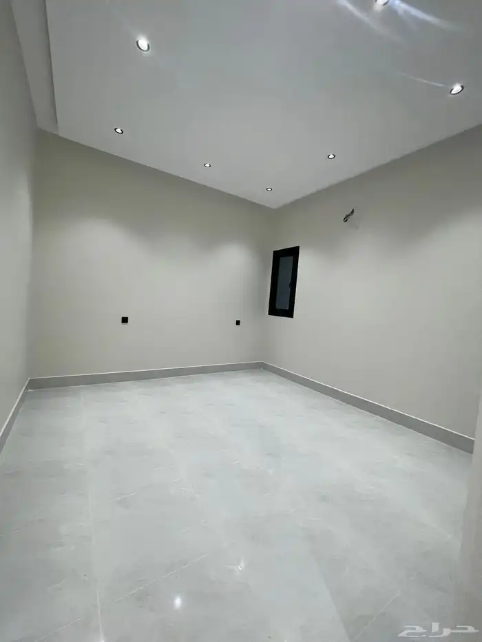 للبيع شقه دور أرضي مع بايكة سياره شغل راقي بالمحاله ابها 12