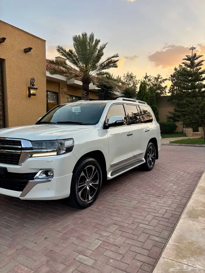 لاندكروزر2021 1