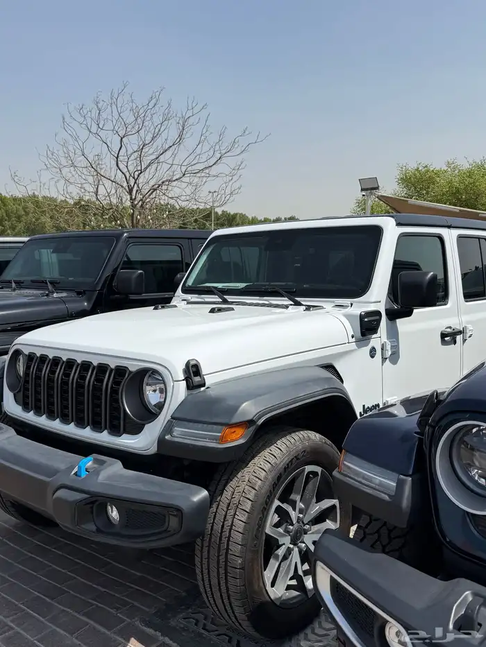 توفير جميع انواع جيب jeep رانجلر 9