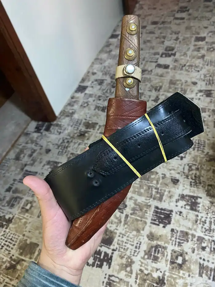 شفرة ايطالية بحزامها 0