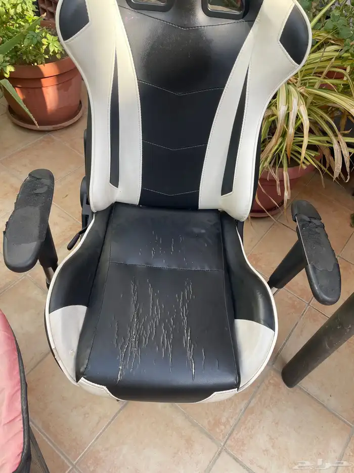 كرسي قيمنق ب 100 ريال فقط 2