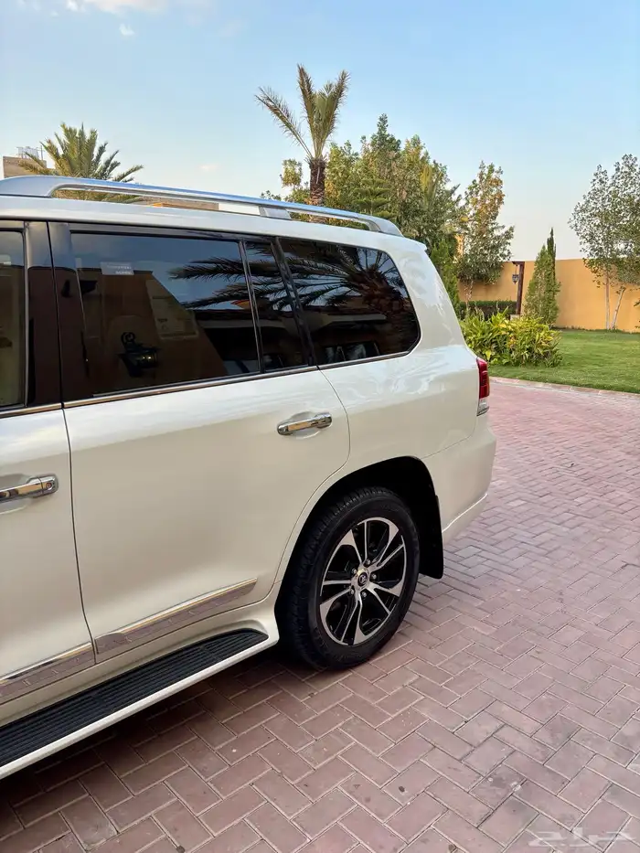 لاندكروزر2021 5