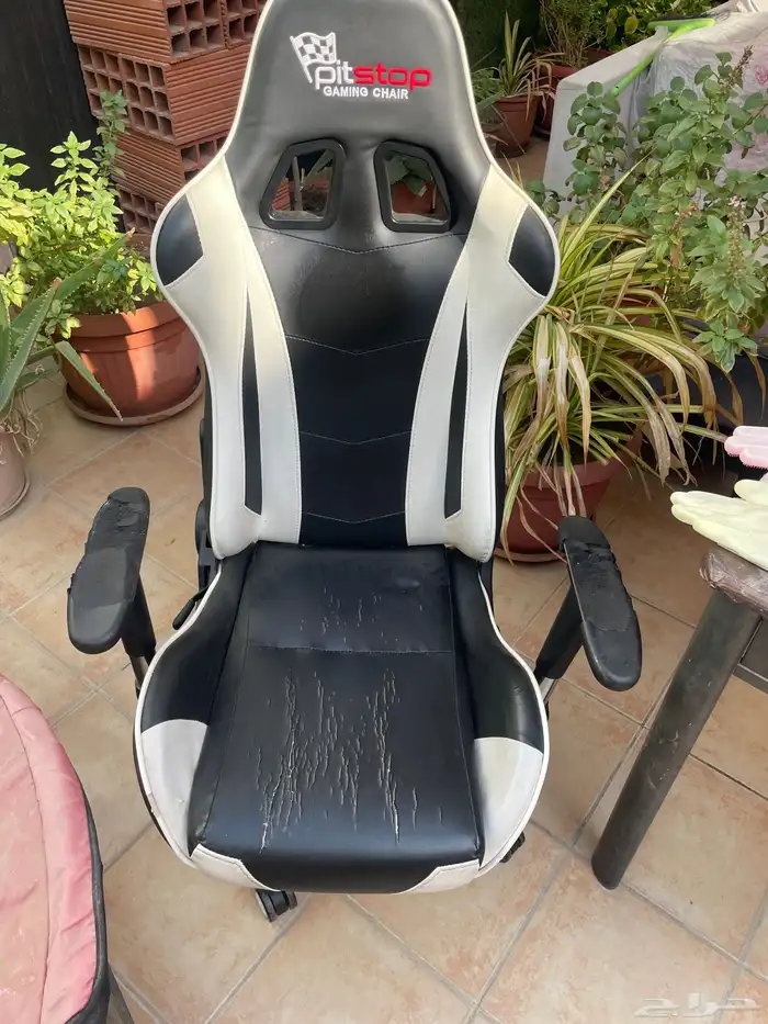 كرسي قيمنق ب 100 ريال فقط 0