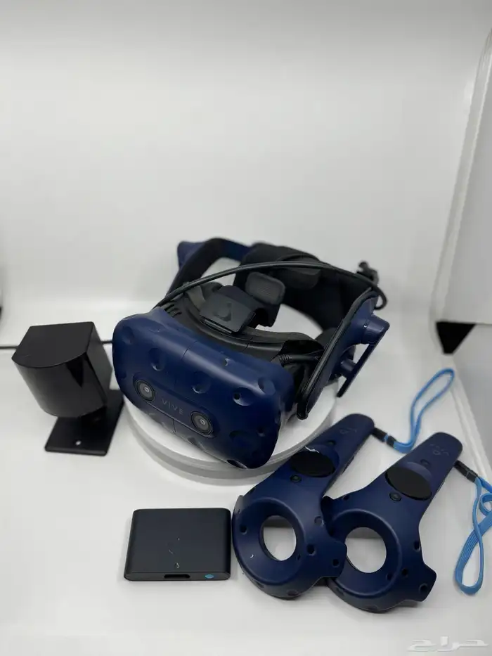 للبيع نظارة واقع افتراضي HTC Vive Pro مع وحدات التحكم 3