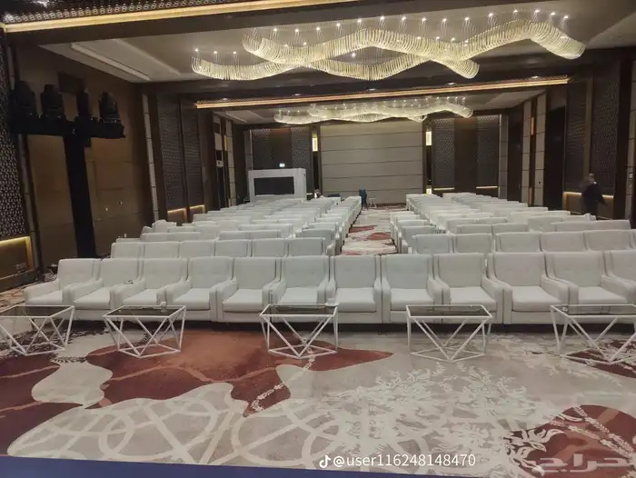 تاجير كنب في اي بي 12