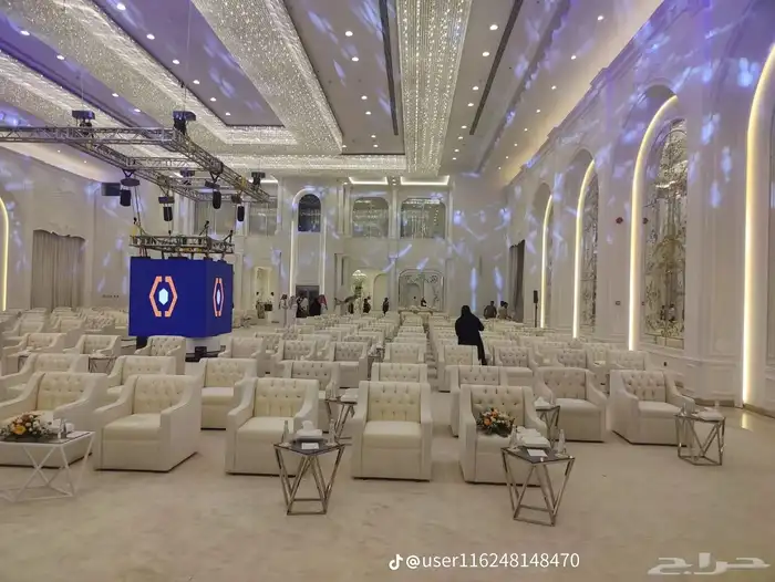 تاجير كنب في اي بي 16