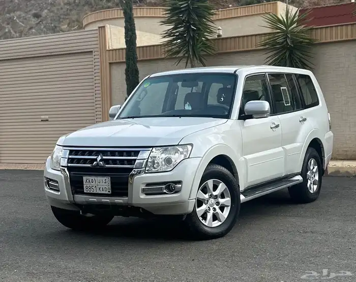 باجيرو 2017 دبل مكينة 3500 (( قمة في النظافة )) 0