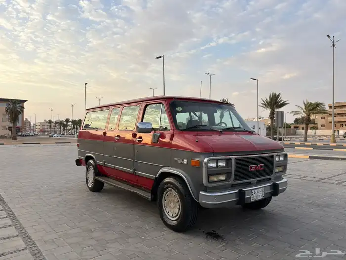 فان سفاري 1992 مخزن 0