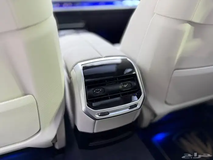 بي ام 735i اسود 4