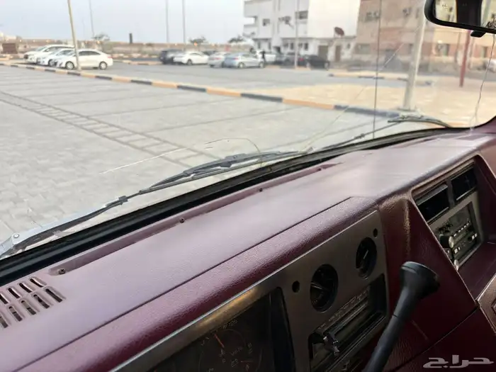 فان سفاري 1992 مخزن 28