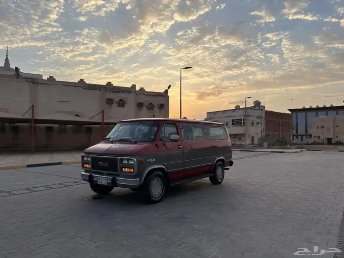 فان سفاري 1992 مخزن 9