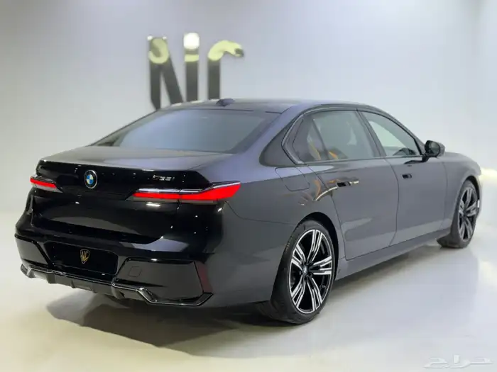 بي ام 735i اسود 10