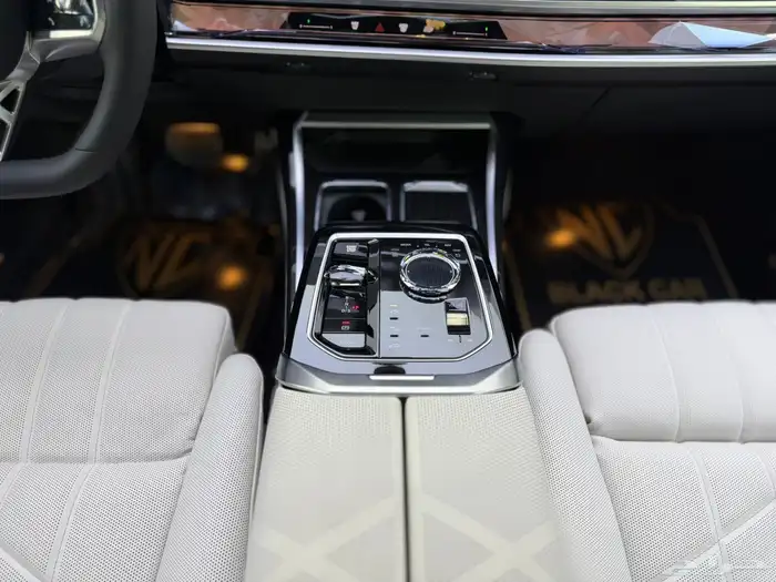 بي ام 735i 7