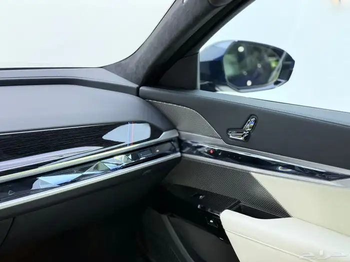 بي ام 735i 8