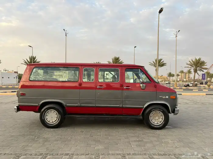 فان سفاري 1992 مخزن 2
